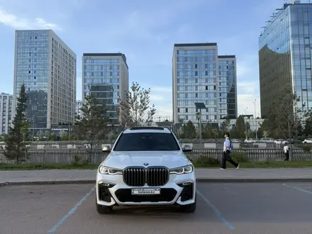 BMW X7 2021 года за 51 000 000 тг. в Астана
