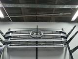 Решетка в радиатора Lexus 600 оригинал за 45 000 тг. в Алматы
