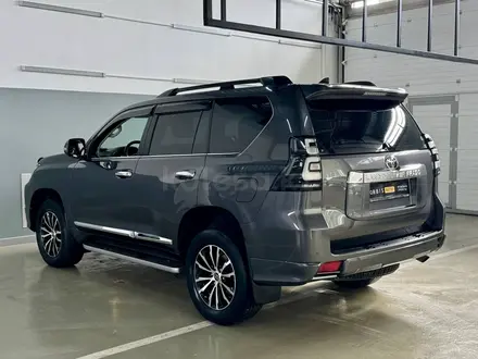 Toyota Land Cruiser Prado 2019 года за 22 990 000 тг. в Актобе – фото 2