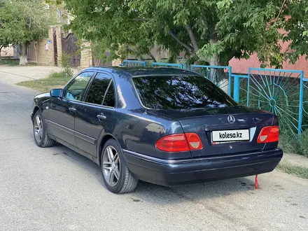 Mercedes-Benz E 280 1997 года за 3 250 000 тг. в Кызылорда – фото 3