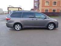 Toyota Sienna 2015 года за 10 000 000 тг. в Атырау