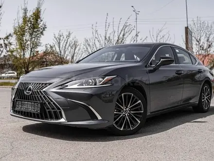 Lexus ES 250 2021 года за 23 900 000 тг. в Алматы