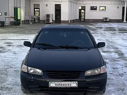 Toyota Camry 1998 года за 2 600 000 тг. в Алматы – фото 12