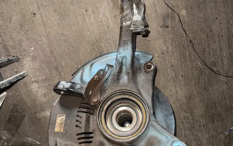 Цапфа-Ступица Toyota Land Cruiser 200 за 5 000 тг. в Алматы