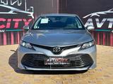 Toyota Camry 2018 года за 10 770 000 тг. в Атырау – фото 2