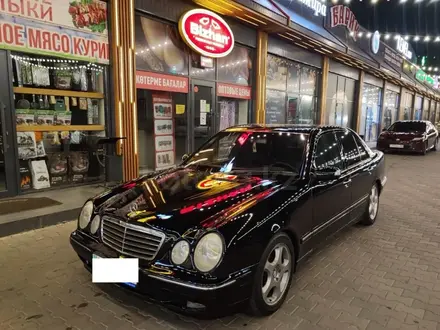 Mercedes-Benz E 320 2000 года за 5 300 000 тг. в Талдыкорган – фото 2