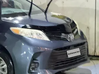 Toyota Sienna, 2015