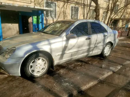 Mercedes-Benz C 180 2002 года за 3 000 000 тг. в Астана – фото 2