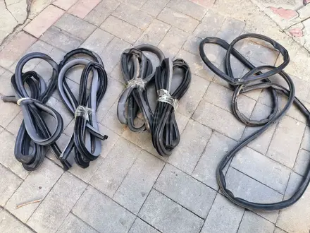 Резинки уплотнительные за 5 000 тг. в Алматы