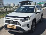 Toyota RAV4 2021 года за 13 500 000 тг. в Шымкент – фото 2