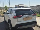 Toyota RAV4 2021 года за 13 500 000 тг. в Шымкент – фото 4