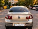 Volkswagen Passat 2005 года за 3 800 000 тг. в Астана – фото 3