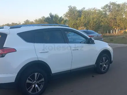 Toyota RAV4 2016 года за 11 000 000 тг. в Уральск – фото 5