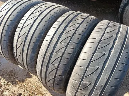 Шины 225/55 R17 — "Bridgestone Potenza RE002" (Индонезия), летние за 145 000 тг. в Астана – фото 2