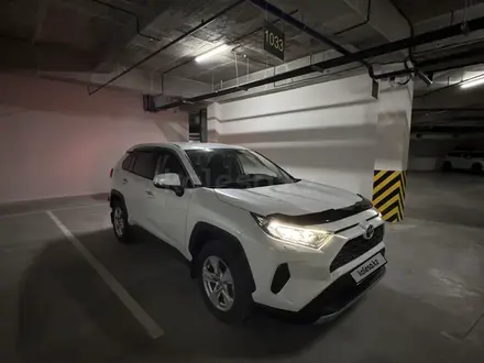 Toyota RAV4 2021 года за 14 999 999 тг. в Алматы – фото 3