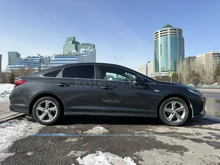 Hyundai Sonata 2018 года за 8 500 000 тг. в Астана – фото 4