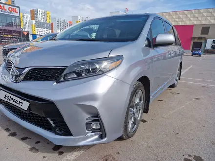 Toyota Sienna 2017 года за 15 000 000 тг. в Астана – фото 2