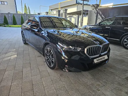 BMW 520 2024 года за 32 000 000 тг. в Алматы – фото 2