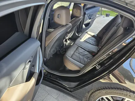 BMW 520 2024 года за 32 000 000 тг. в Алматы – фото 15