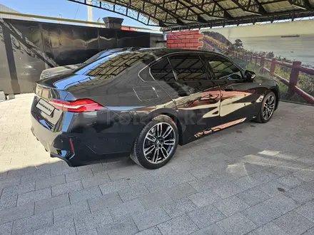 BMW 520 2024 года за 32 000 000 тг. в Алматы – фото 3