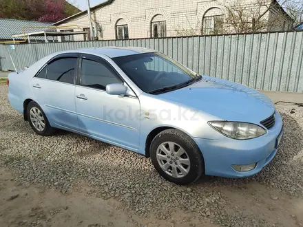 Toyota Camry 2005 года за 4 150 000 тг. в Актобе – фото 3