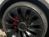 Диски Tesla 21 на model Y + шины разноразмерные за 450 000 тг. в Алматы