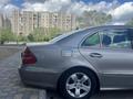 Mercedes-Benz E 320 2004 годаүшін6 500 000 тг. в Караганда – фото 14