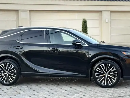 Lexus RX 350 2023 года за 31 000 000 тг. в Алматы – фото 4