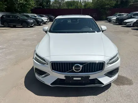 Volvo S60 2022 года за 18 100 000 тг. в Алматы