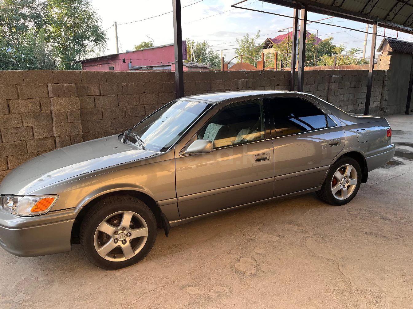 Toyota Camry 2000 г.