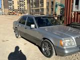 Mercedes-Benz E 220 1994 годаfor2 246 000 тг. в Астана – фото 2