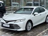 Toyota Camry Luxe 2021 года за 15 200 000 тг. в Астана