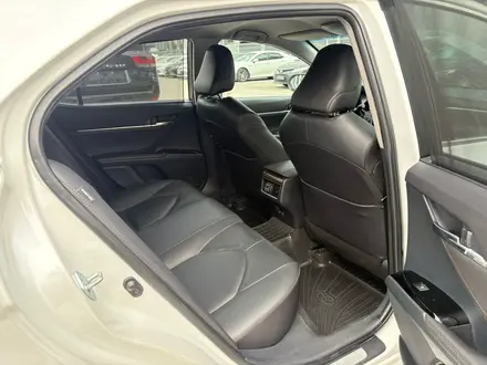 Toyota Camry Luxe 2021 года за 14 200 000 тг. в Астана – фото 7