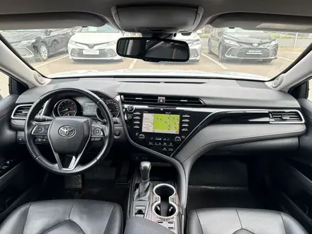 Toyota Camry Luxe 2021 года за 14 200 000 тг. в Астана – фото 8