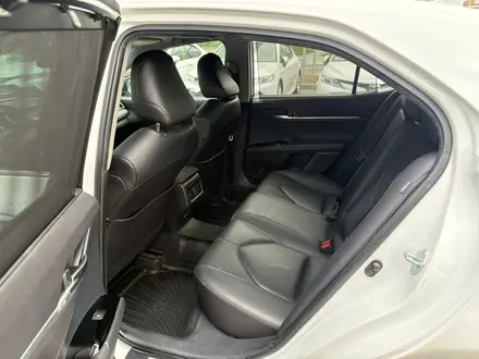Toyota Camry Luxe 2021 года за 14 200 000 тг. в Астана – фото 11