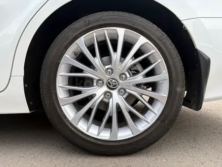 Toyota Camry Luxe 2021 года за 14 200 000 тг. в Астана – фото 16