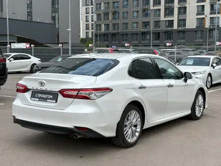 Toyota Camry Luxe 2021 года за 14 200 000 тг. в Астана – фото 18