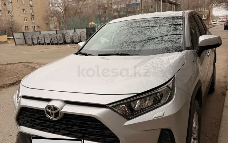 Toyota RAV4 2021 года за 16 000 000 тг. в Атырау