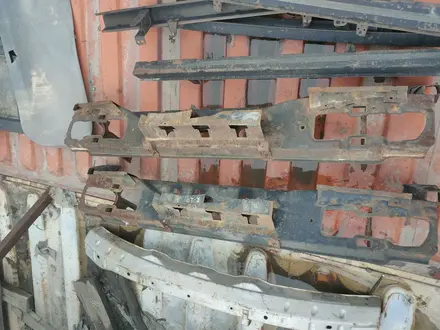 Усилитель бампера Задний Nissan Mistral за 10 000 тг. в Алматы