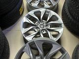 Тойота Сиенна оригинал комплект диски за 315 000 тг. в Атырау – фото 2