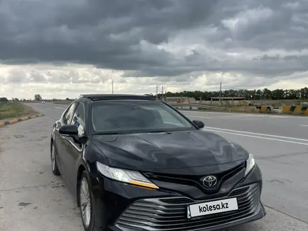 Toyota Camry 2019 года за 15 900 000 тг. в Актобе – фото 6