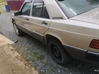 Mercedes-Benz 190