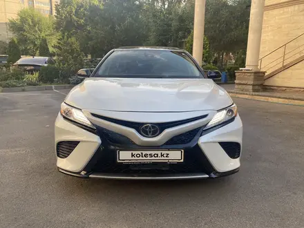 Toyota Camry 2020 года за 18 500 000 тг. в Алматы – фото 4