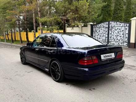 Mercedes-Benz E 55 AMG 1997 года за 4 600 000 тг. в Алматы – фото 4