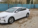 Hyundai Elantra 2019 года за 8 500 000 тг. в Актобе – фото 2