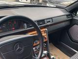 Mercedes-Benz E 220 1993 года за 2 800 000 тг. в Алматы – фото 5