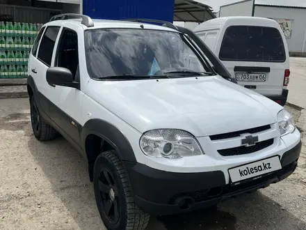 Chevrolet Niva 2016 года за 3 500 000 тг. в Атырау – фото 5