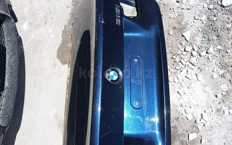 BMW F30 крышка багажника за 1 000 тг. в Астана