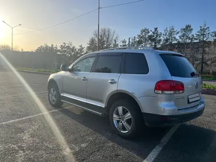 Volkswagen Touareg 2006 года за 4 500 000 тг. в Талдыкорган – фото 2