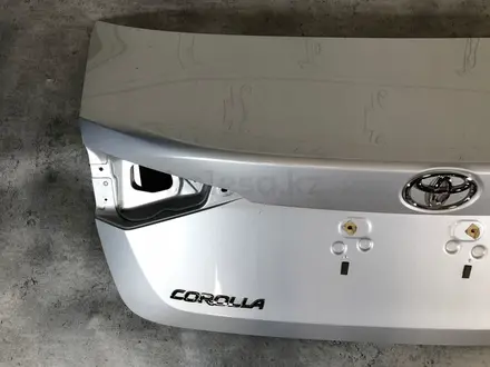 Крышка богажника Toyota Corolla ORIGINAL за 230 000 тг. в Алматы – фото 2